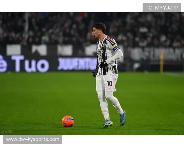 尤文图斯核心球员伤愈复出，尤文图斯全体照